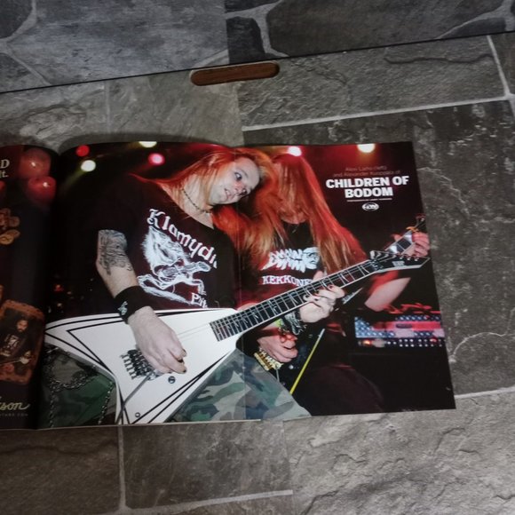 Guitar World Jul. 2004 Vol. 25 No. 7 Zakk Wylde's Guitar Boot Camp Magazine - Picture 10 of 10